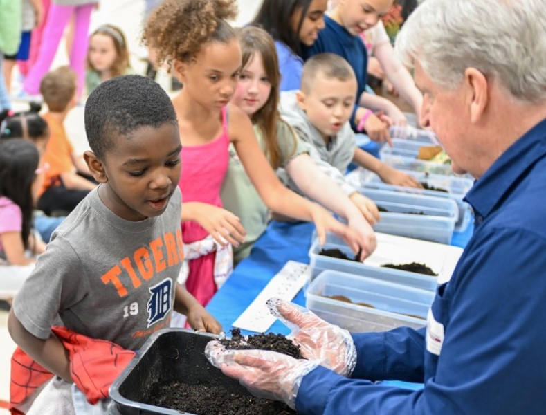 2025HayesEarthDay-0515sz